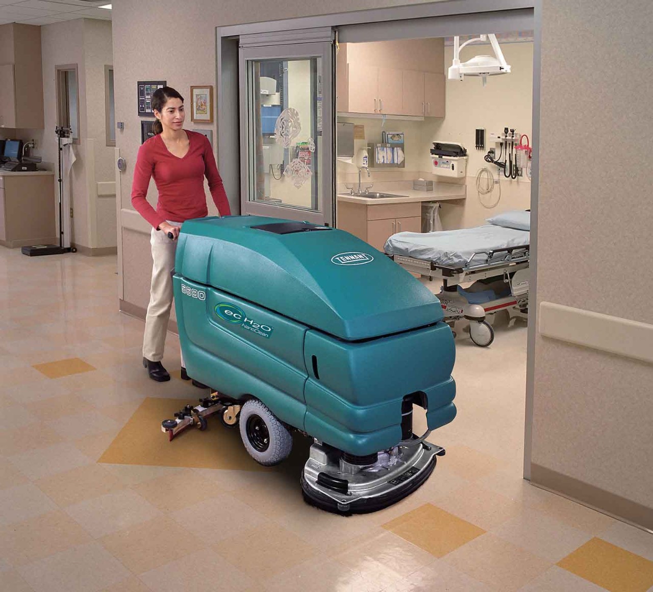 5680 Lavadora de piso com operação em pé alt 5